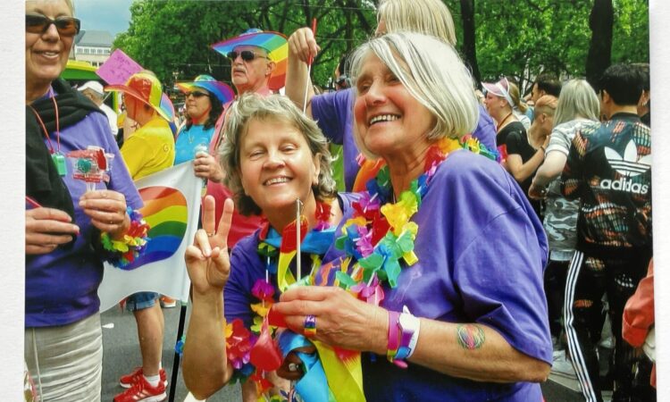 Lesbische Sichtbarkeit im Alter – Betty Thie & die „Golden Girls Köln“
